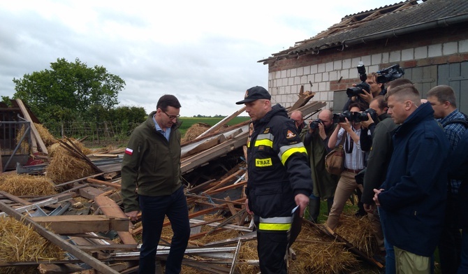 Trąba powietrzna przeszła nad gminami Wojciechów i Konopnica, blisko Lublina. Na miejscu premier Morawiecki