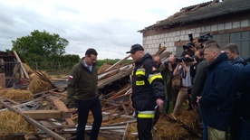 Trąba powietrzna przeszła nad gminami Wojciechów i Konopnica, blisko Lublina. Na miejscu premier Morawiecki