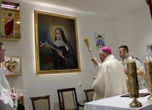 Biskup Romuald  Kamiński poświęcił obraz włoskiej augustianki.