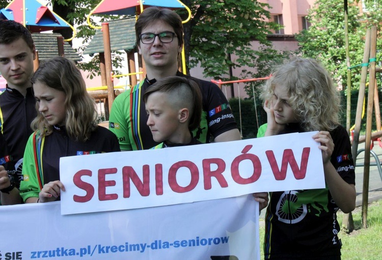 Wyprawa rowerowa - jadą dla seniorów  