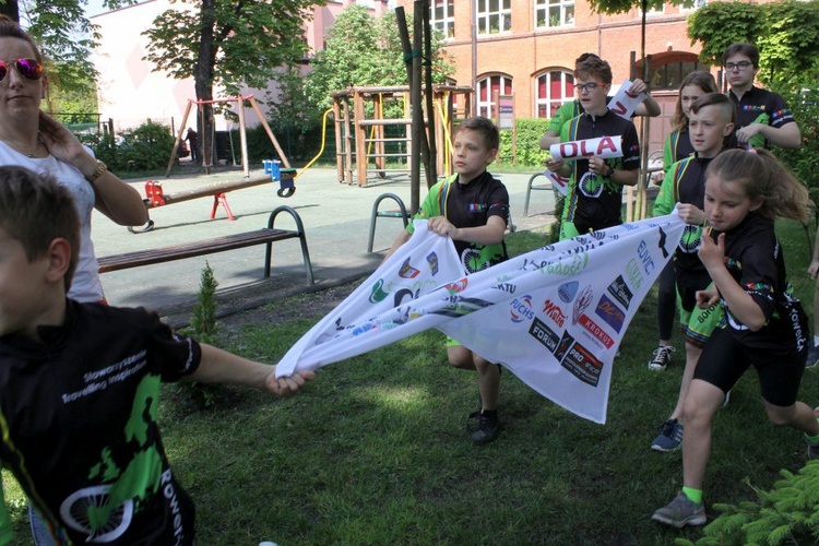 Wyprawa rowerowa - jadą dla seniorów  