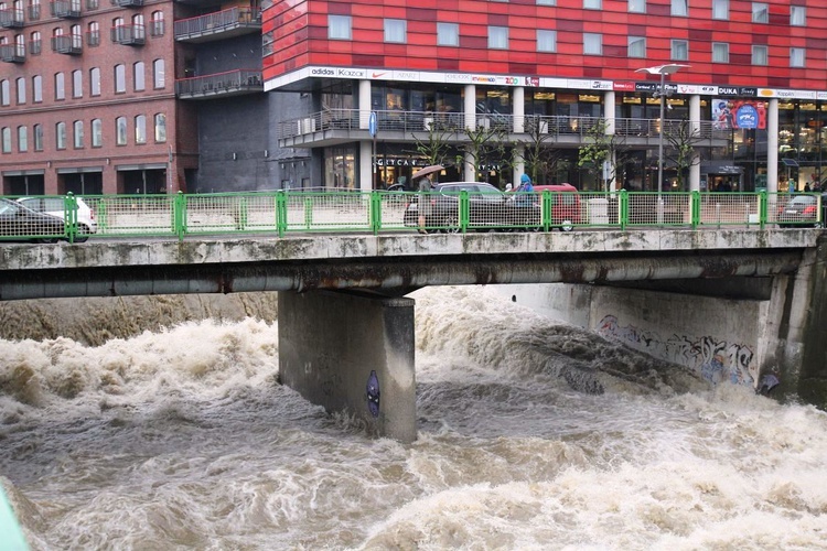 Alarm przeciwpowodziowy: Białka w centrum Bielska-Białej - 23 maja 2019 r.