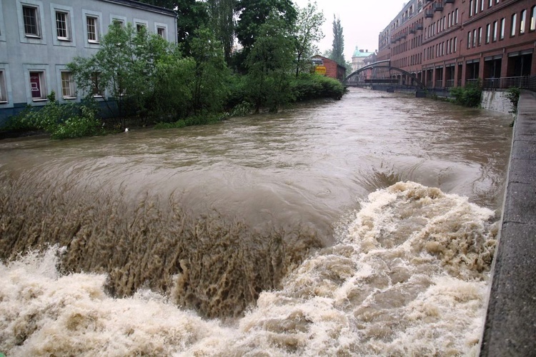 Alarm przeciwpowodziowy: Białka w centrum Bielska-Białej - 23 maja 2019 r.