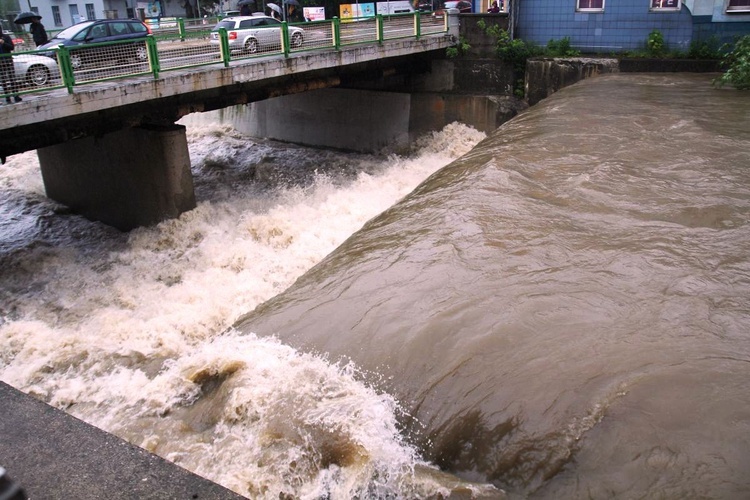 Alarm przeciwpowodziowy: Białka w centrum Bielska-Białej - 23 maja 2019 r.