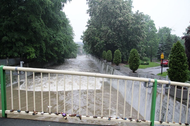 Alarm przeciwpowodziowy: Białka w centrum Bielska-Białej - 23 maja 2019 r.