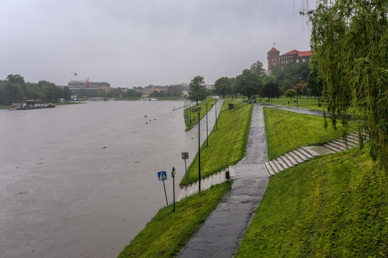 Przez Kraków przechodzi fala kulminacyjna