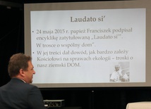 Lubań. Konferencja dla księży na wysypisku