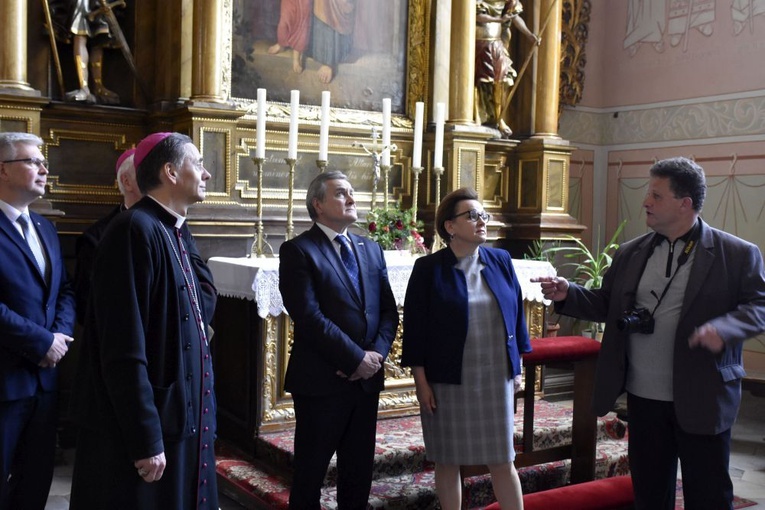 Wicepremier Gliński w świdnickiej katedrze