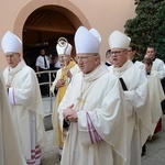 Opole. Przeniesienie do katedry ciała śp. biskupa Jana Bagińskiego