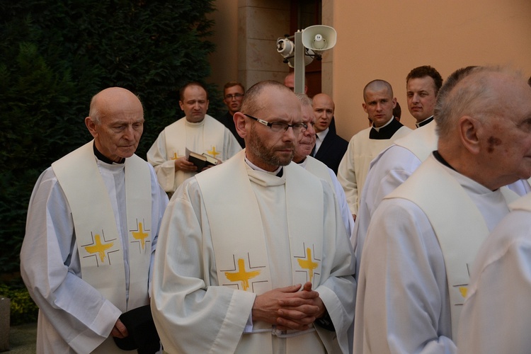 Opole. Przeniesienie do katedry ciała śp. biskupa Jana Bagińskiego