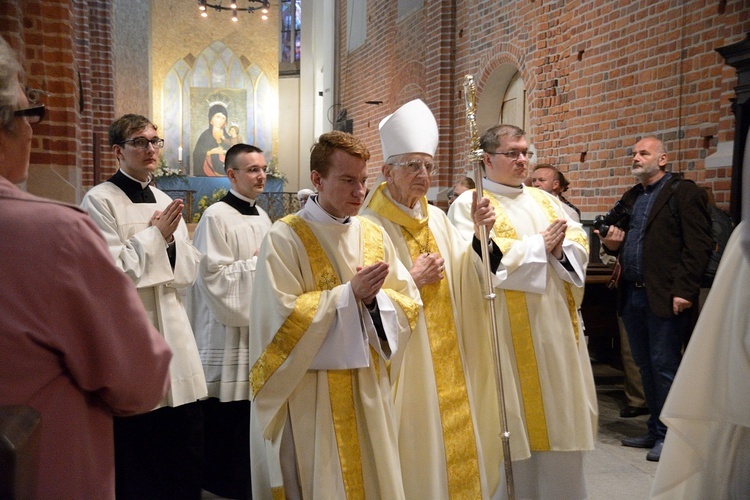 Opole. Msza św. za zmarłego biskupa Jana Bagińskiego