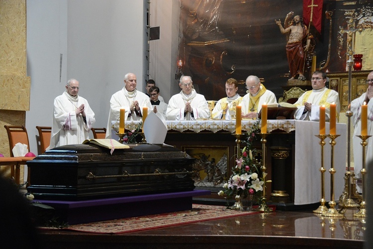 Opole. Msza św. za zmarłego biskupa Jana Bagińskiego