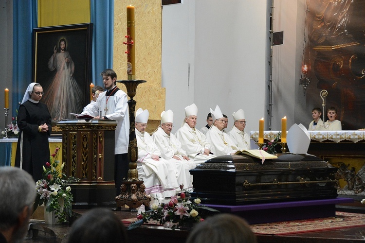 Opole. Msza św. za zmarłego biskupa Jana Bagińskiego