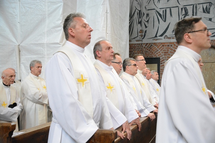 Opole. Msza św. za zmarłego biskupa Jana Bagińskiego