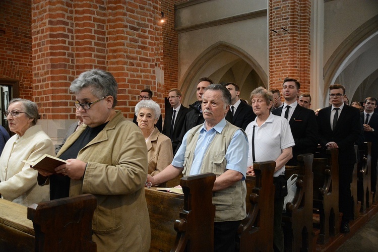 Opole. Msza św. za zmarłego biskupa Jana Bagińskiego