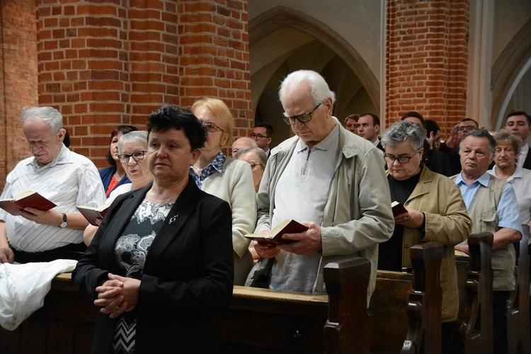 Opole. Msza św. za zmarłego biskupa Jana Bagińskiego