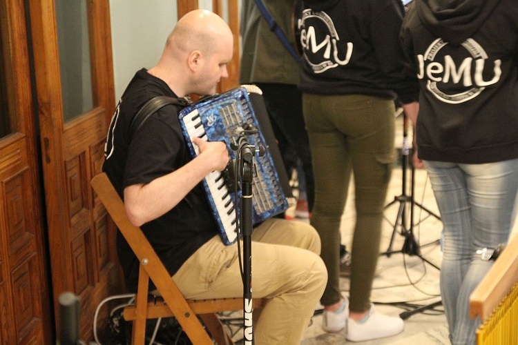 MU - "Młodzi Uwielbiają" na Złotych Łanach - maj 2019