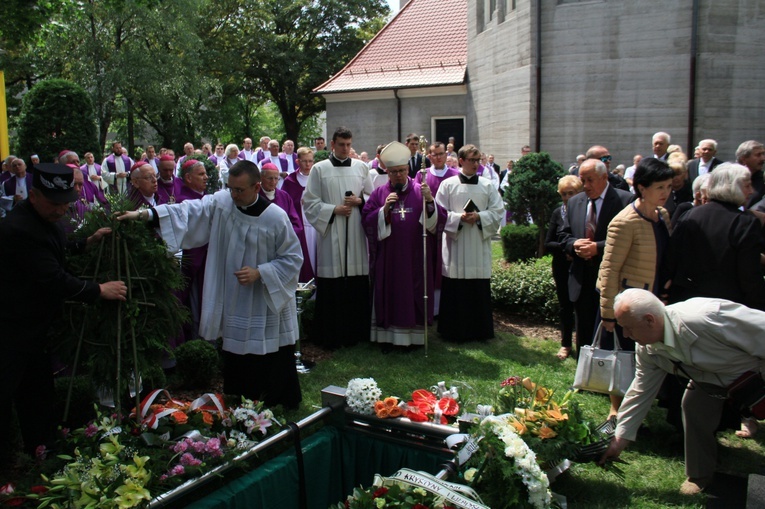 Uroczystość pogrzebowa biskupa Jana Bagińskiego