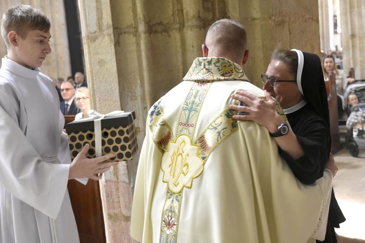 Prymicje. Jedne z dziesięciu