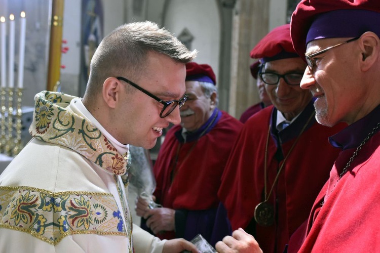 Prymicje. Jedne z dziesięciu