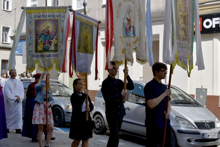 Prymicje. Jedne z dziesięciu