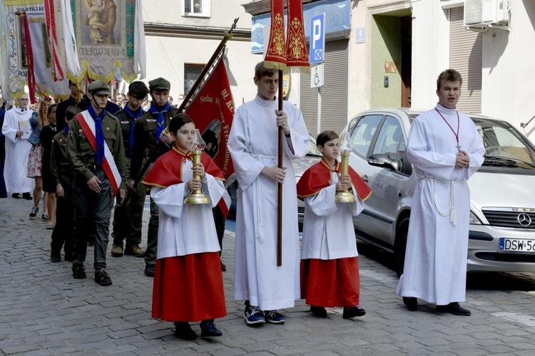 Prymicje. Jedne z dziesięciu