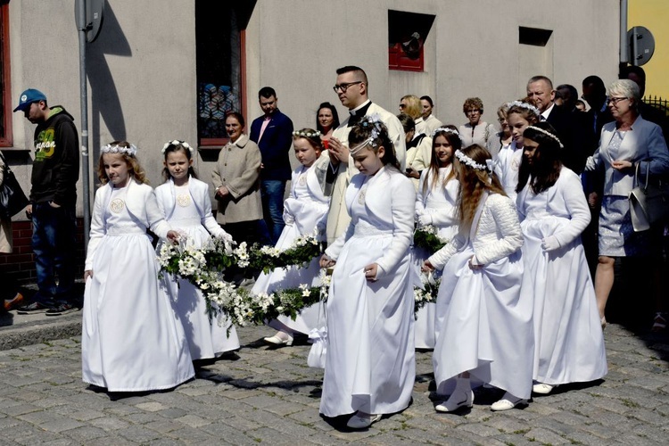 Prymicje. Jedne z dziesięciu