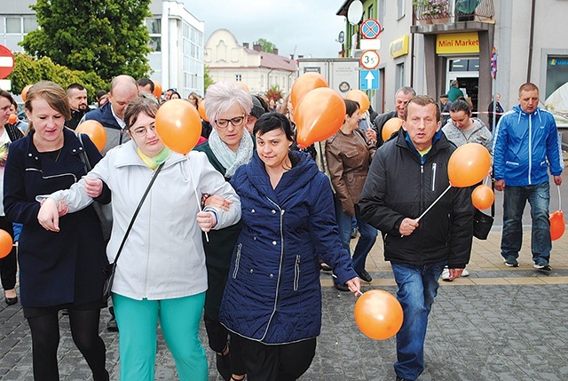 ▲	… oraz przeszli w paradzie ulicami miasta.