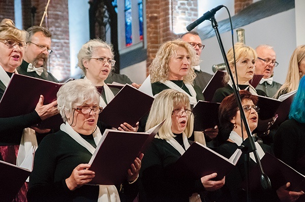 Muzyczną niespodziankę wykonał zespół z Białogardu.