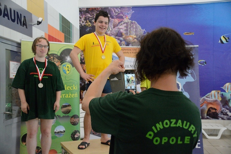 Strzelce Opolskie. Mityng pływacki osób niepełnosprawnych