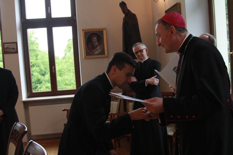 Pierwsze parafie neoprezbiterów