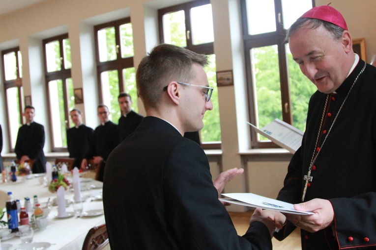 Pierwsze parafie neoprezbiterów