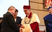 Abp Celestino Migliore z tytułem doktora honoris causa