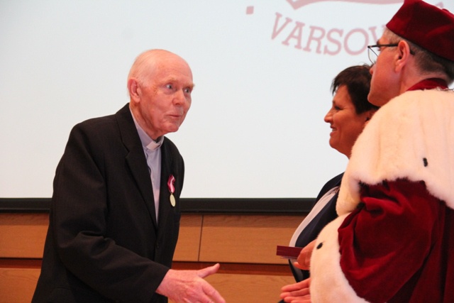 Abp Celestino Migliore z tytułem doktora honoris causa