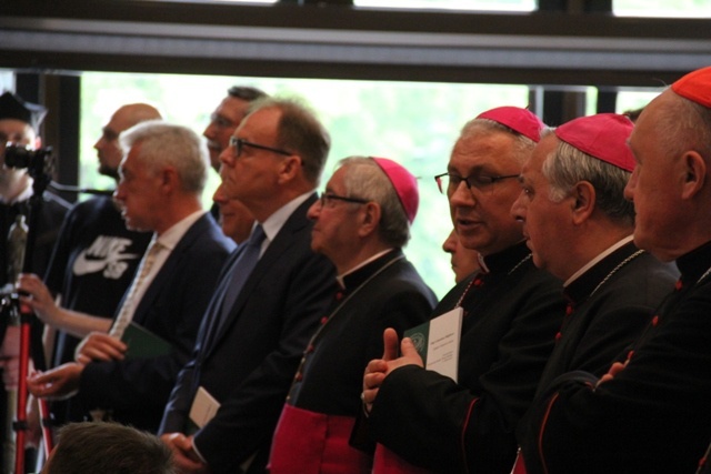 Abp Celestino Migliore z tytułem doktora honoris causa