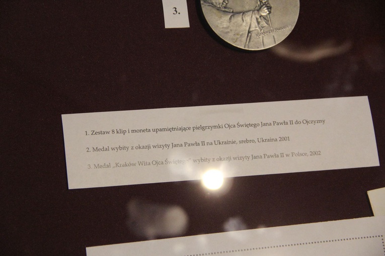 Tarnów. Jan Paweł II na monetach i medalach