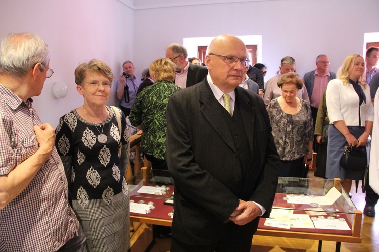 Tarnów. Jan Paweł II na monetach i medalach