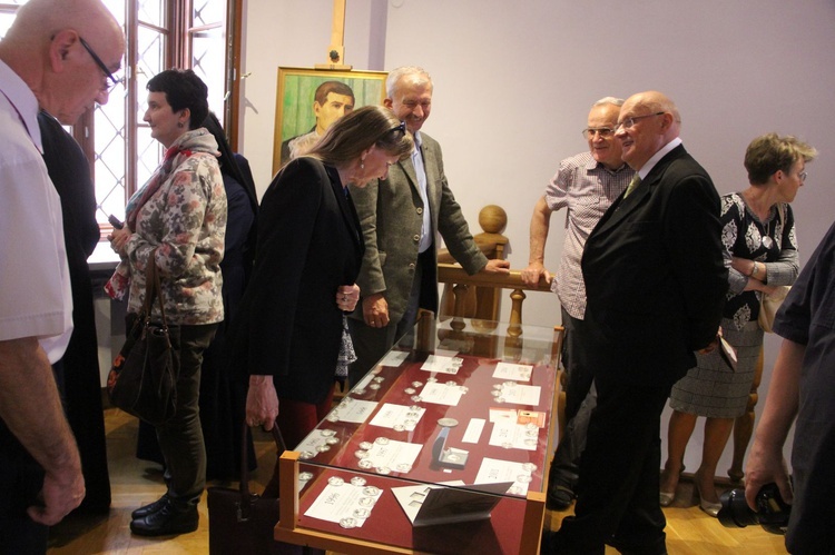 Tarnów. Jan Paweł II na monetach i medalach