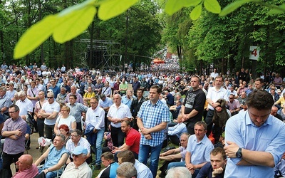 Dwa światy, czyli Kościół  męskim okiem