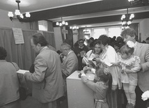 4 czerwca 1989 r. do urn wyborczych poszło ok. 17 mln Polaków. Głosowanie przyniosło zdecydowane zwycięstwo opozycji solidarnościowej.