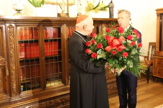 Medal 100-lecia odzyskania niepodległości dla kard. Stanisława Dziwisza