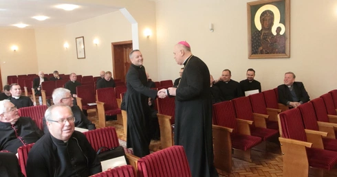 Przenosiny księży
