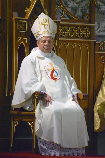 Złoty jubilat bp Henryk Tomasik