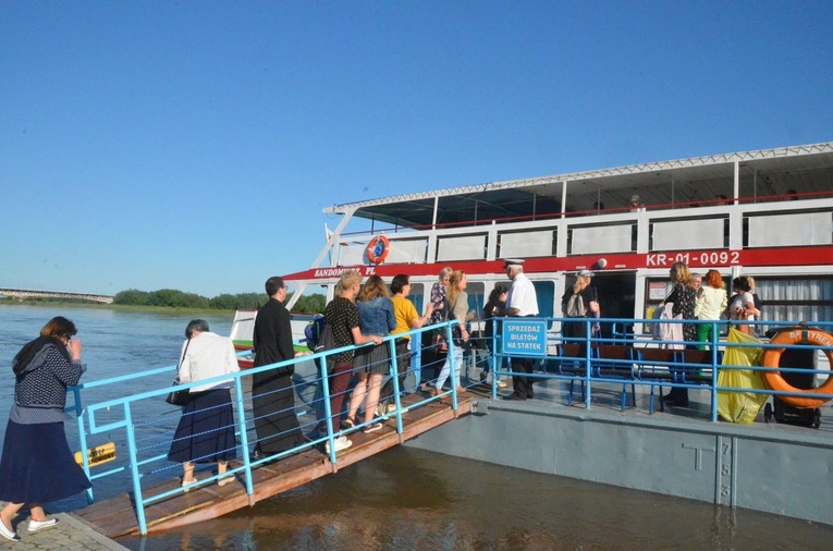 Majówka podczas rejsu Wisłą