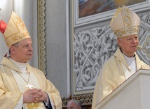 Złoci jubilaci - bp Henryk Tomasik i bp Adam Odzimek dziękują za modlitwę i obecność na jubileuszu.