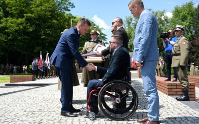 Minister obrony narodowej Mariusz Błaszczak podczas Centralnych Obchodów Dnia Weterana Poza Granicami Państwa w Rzeszowie.