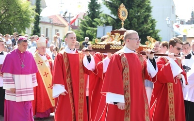 Bp Greger: Chrystus jest między nami, także teraz, na skoczowskim wzgórzu...