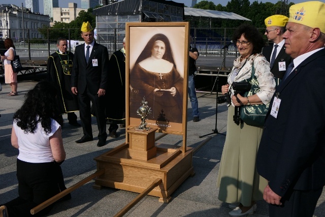 Pielgrzymka z relikwiami błogosławionej nazaretanki 