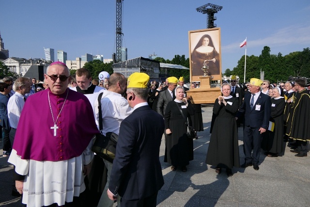 Pielgrzymka z relikwiami błogosławionej nazaretanki 