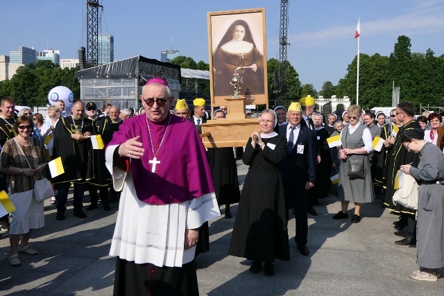 Pielgrzymka z relikwiami błogosławionej nazaretanki 